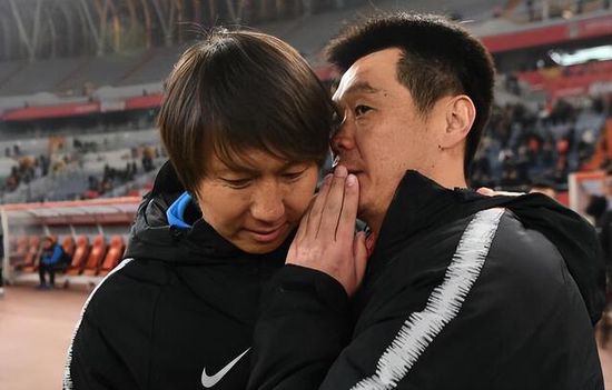 本赛季皇马在西甲14胜3平1负，积45分位居积分榜榜首，欧冠小组赛全胜出线。